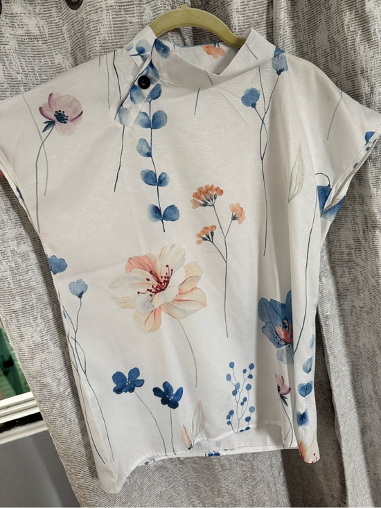 Tops - Floral Watercolor Short Sleeve Top - Blue & Blush Flowers